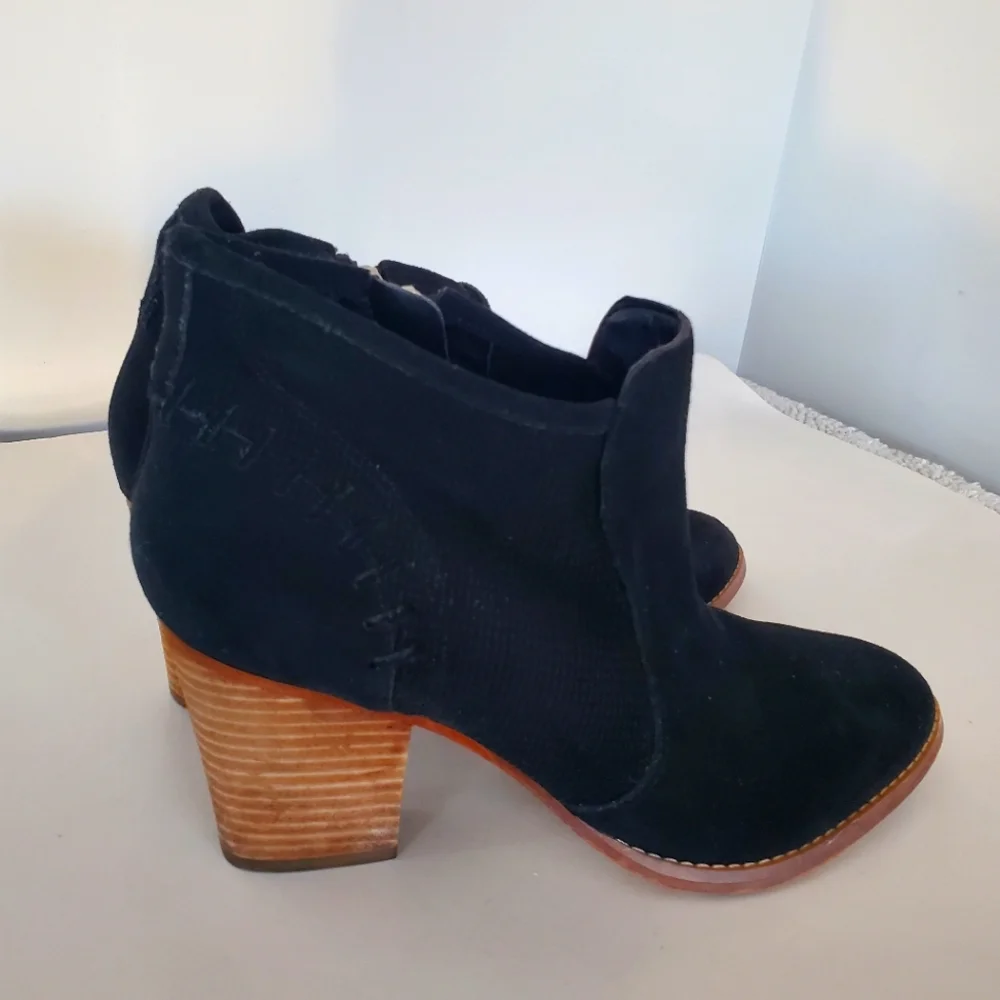 MARC FISHER 9.5 CADIS Black Suede Booties Side Zip 3.5" Stack Heel Western Boho - Picture 9 of 15